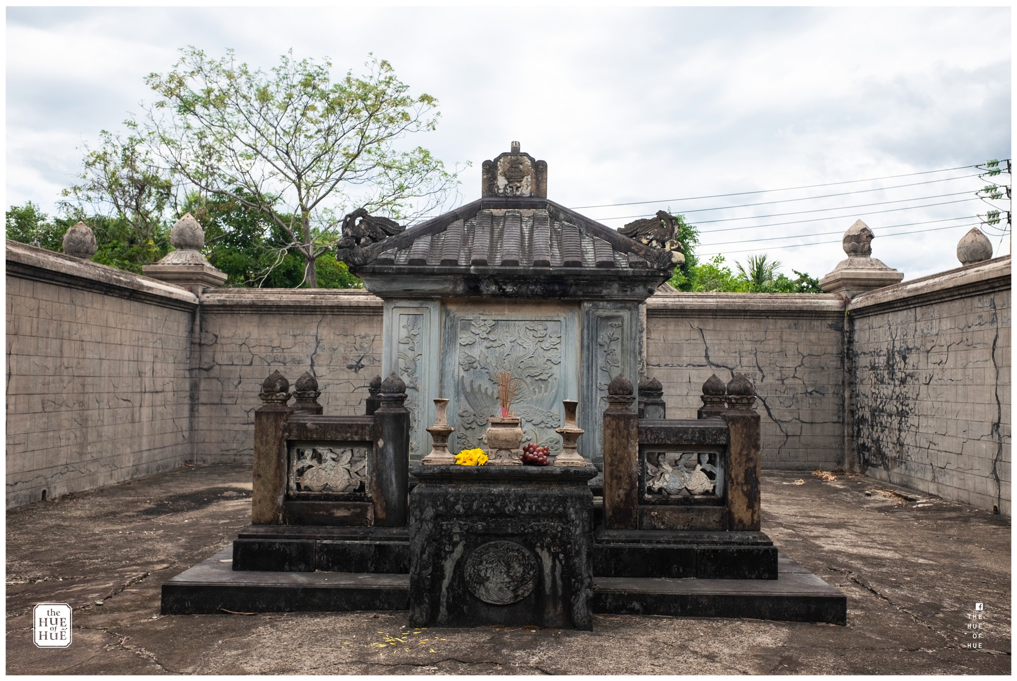 Van Van Tomb (Tu Thong Mausoleum)